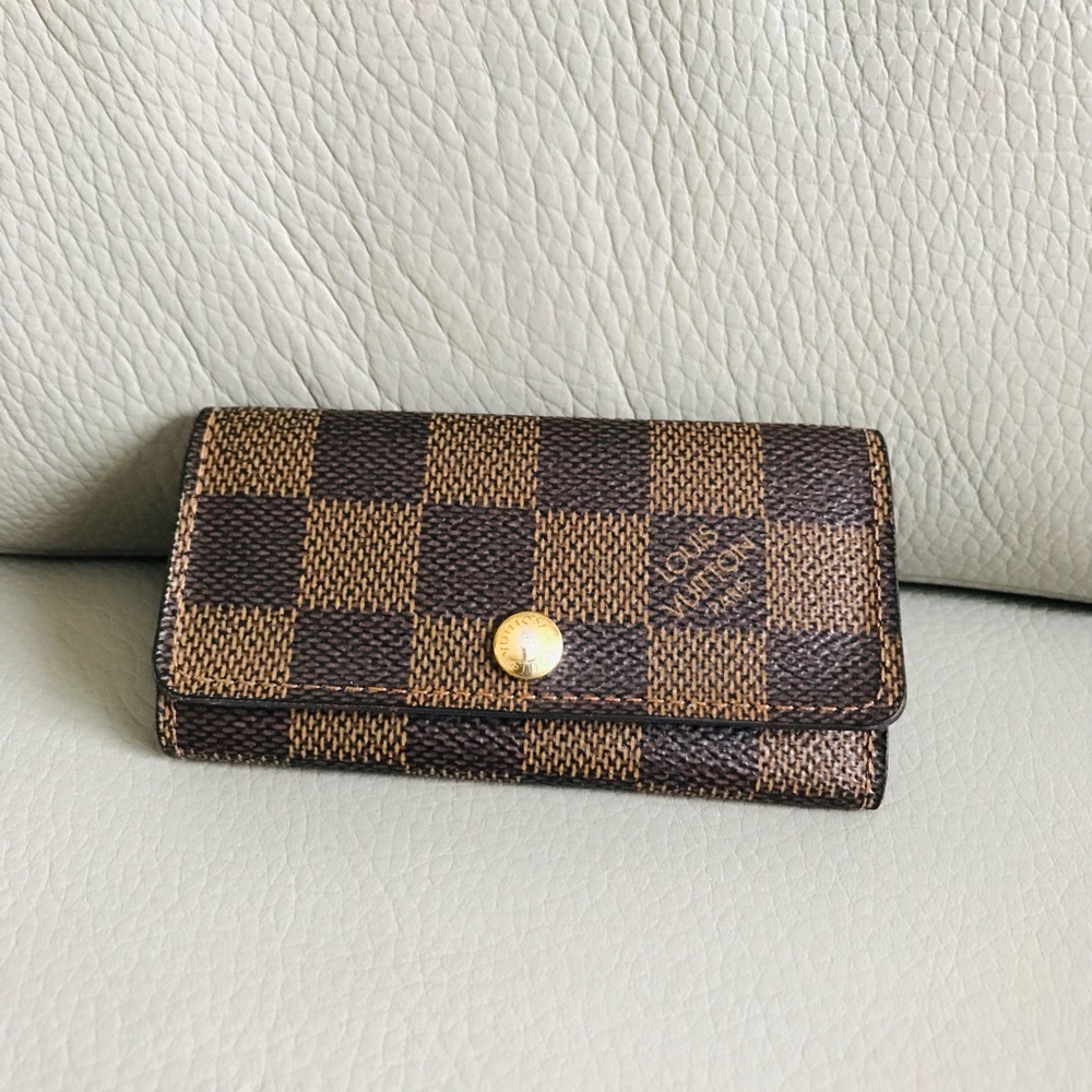 Authentic. LV Damiere Key Holder (4)